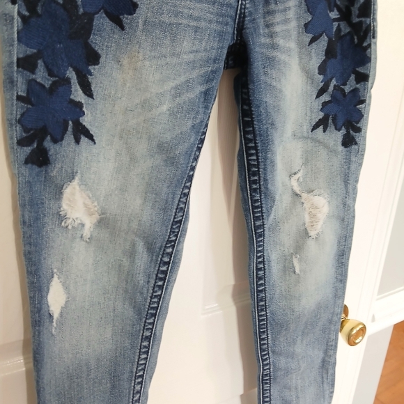 Miss Me Distressed Ankle Skinny Jeans Size 28 Floral Embroidery - Picture 7 of 9